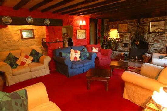 townstal-farmhouse-lounge.jpg