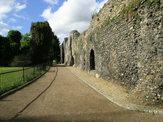 reading-abbey-ruins.jpg