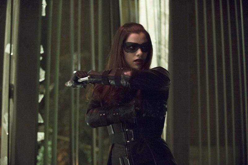 ustv-arrow-birds-of-prey-still-05.jpg