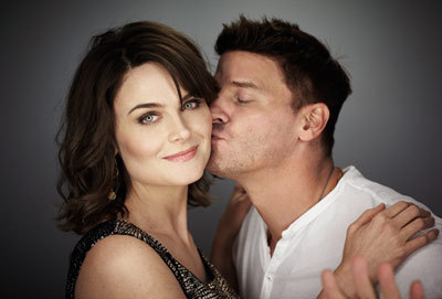 Emily-Deschanel-David-Boreanaz-bones-14111499-400-271.jpg