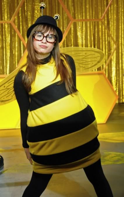 demi-lovato-bee.jpg