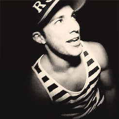 -michael-michael-trevino-30571416-245-245.gif