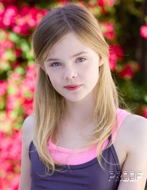 elle-fanning-elle-fanning-30918689-300-388.jpg