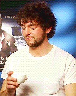 tumblr_n2pe8c7fKG1t2t478o1_r1_250.gif