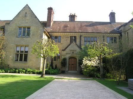 MIDDLEHOUSE20FRONT20HOUSE20SMALL1.jpg