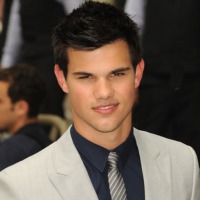 0629_taylor-lautner-suit_200x200.jpg