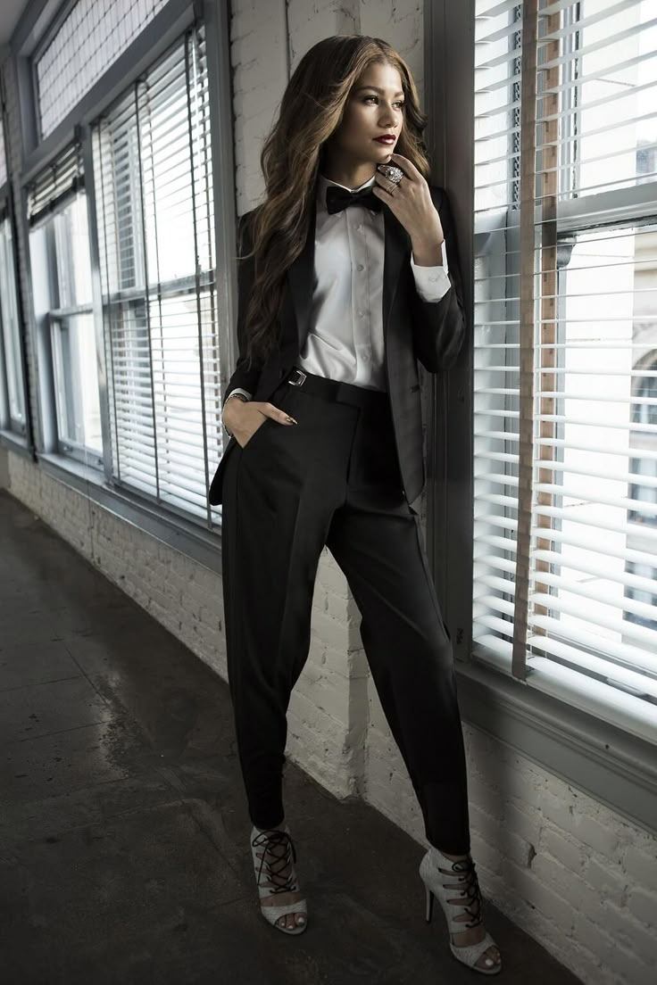 e208114bbfa01323eb6477048d77420e--zendaya-style-zendaya-suit.jpg