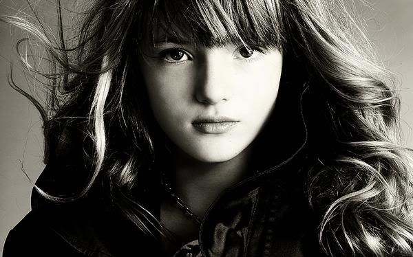 Bella_Thorne_48862de64ed3f.jpg