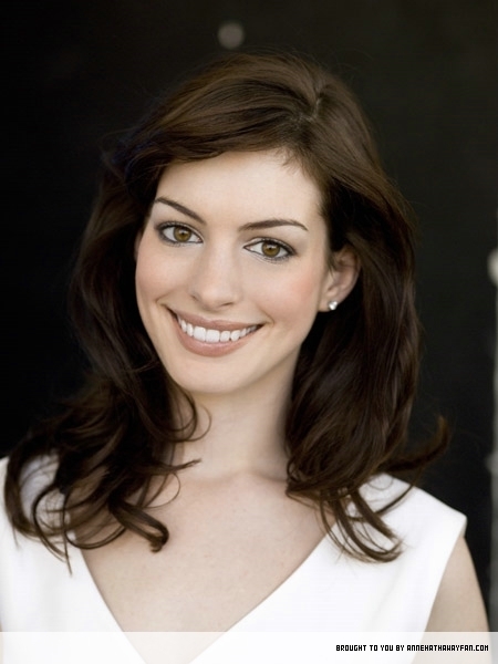 Anne-Hathaway-actresses-1276464-450-600.jpg