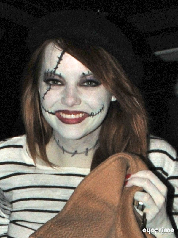 Emma-Stone-and-Andrew-Garfield-head-to-a-Halloween-Party-emma-stone-26432122-600-800.jpg