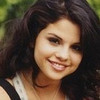 Selena-Gomez-selena-gomez-16265152-100-100.jpg