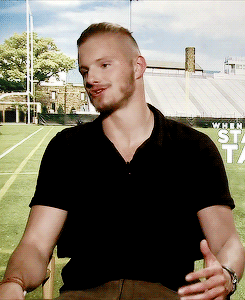tumblr_nd6stnIT4B1u0fmw3o3_250.gif