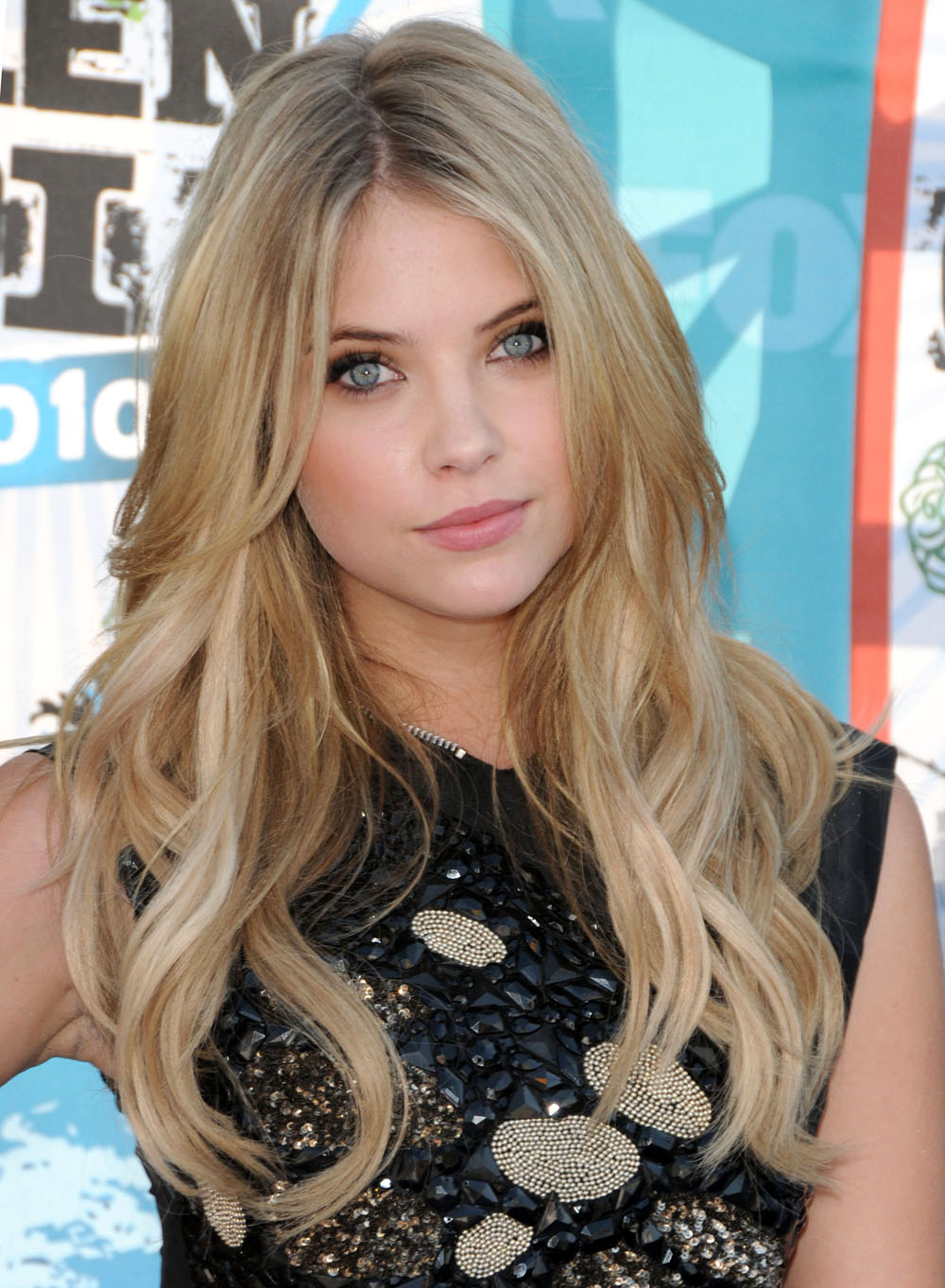 Ashley-Benson-ashley-benson-37340207-1000-1363.jpg