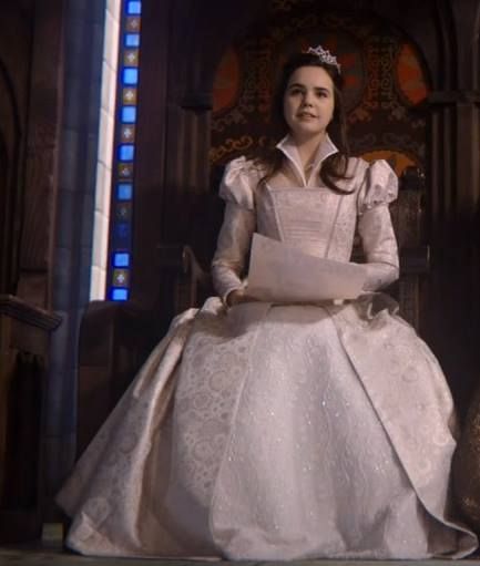 2a15c5d3665afe43142bedbbac8cd6bd--movie-costumes-snow-white.jpg