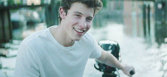 Shawn-Mendes-shawn-mendes-41377282-540-250.gif