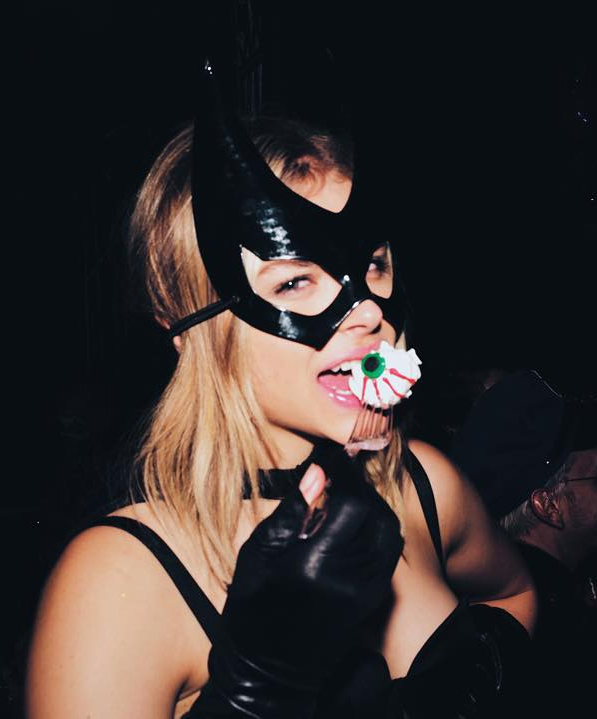 Chloe_Moretz-Batgirl-Halloween-2015-009.jpg