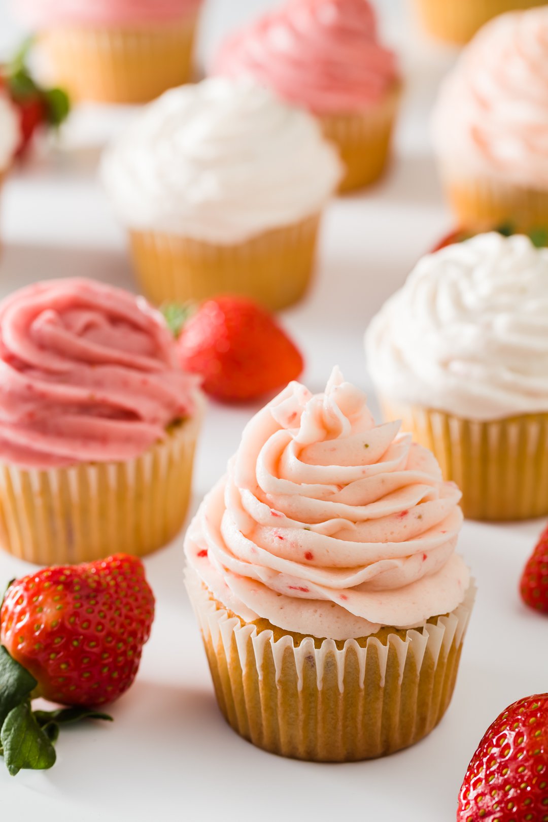 Strawberry-Cupcakes-and-Frostings-48.jpg
